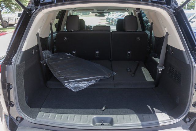 2025 Nissan Pathfinder S photo 22