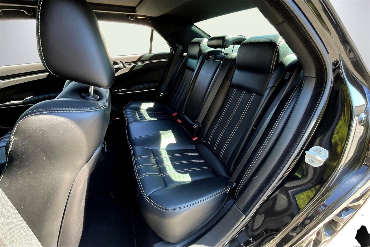 2019 Chrysler 300 S photo 21