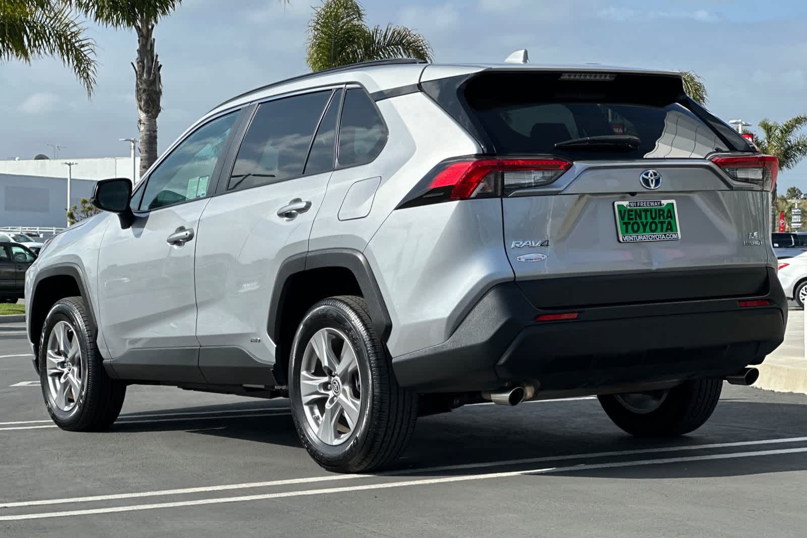 2024 Toyota RAV4 Hybrid LE photo 4