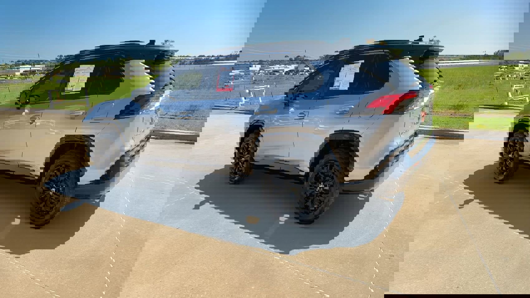 2022 Toyota RAV4 Hybrid XSE photo 6
