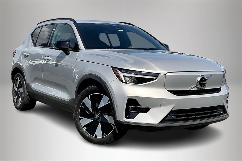 2024 Volvo XC40 Plus