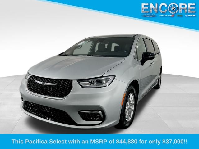 2026 Chrysler Pacifica Select's photo