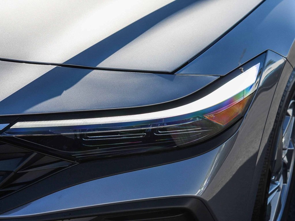 2025 Hyundai Elantra SE photo 4