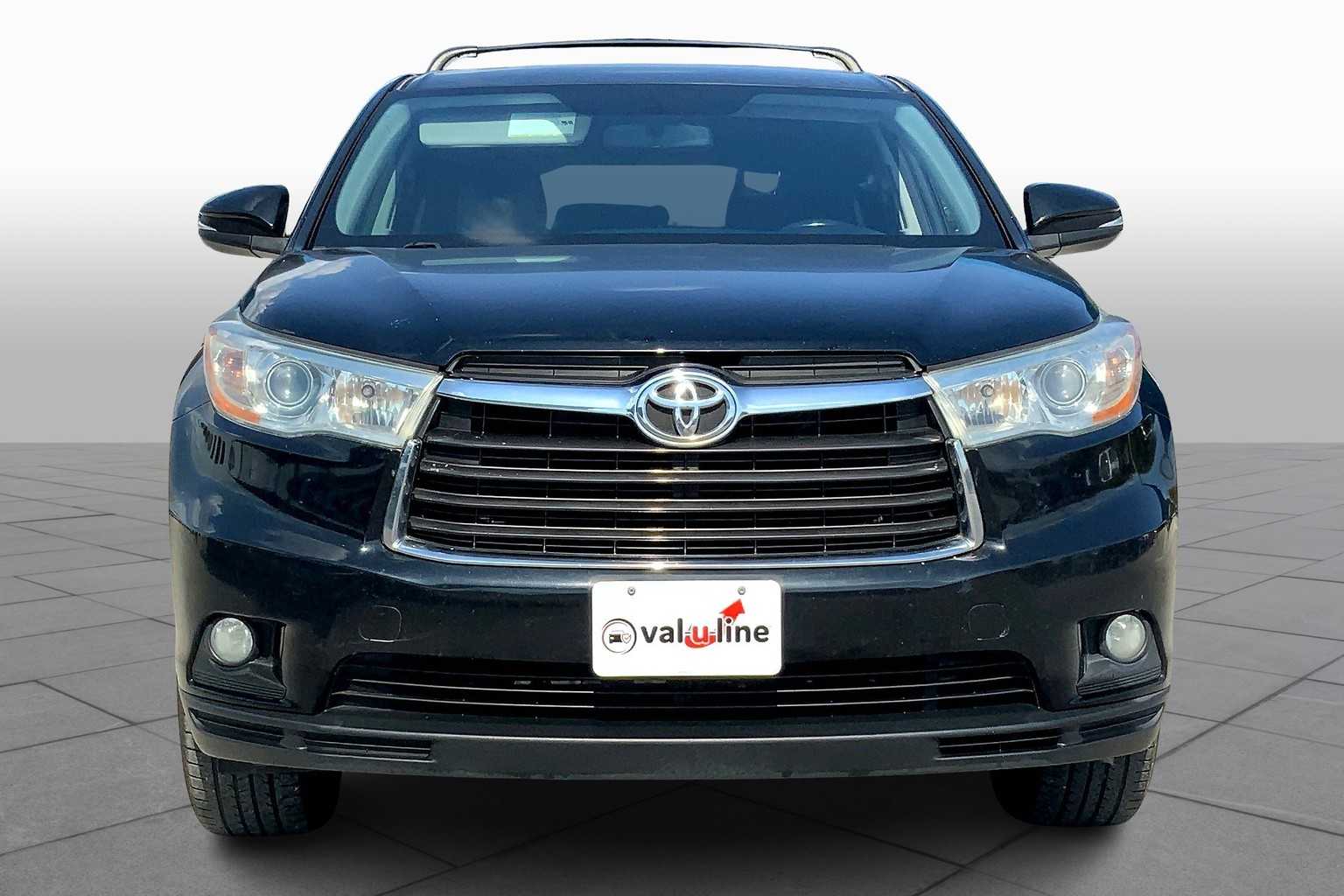 2014 Toyota Highlander LE photo 3