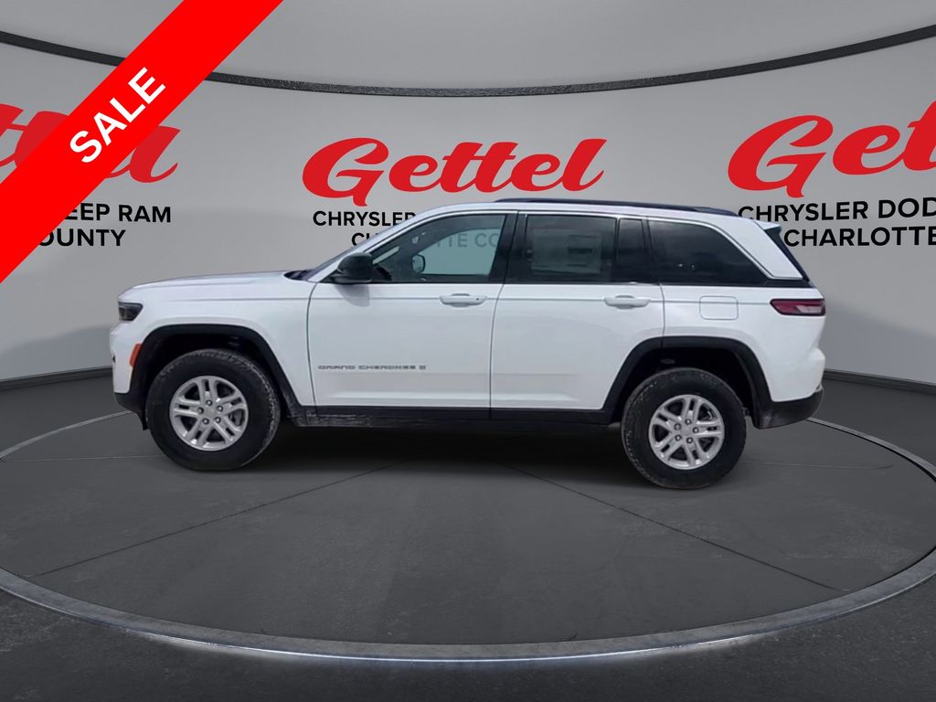 2025 Jeep Grand Cherokee Laredo Altitude photo 5
