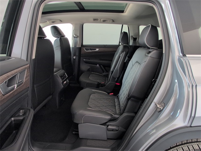 2026 Volkswagen Atlas SEL Premium R-Line photo 7