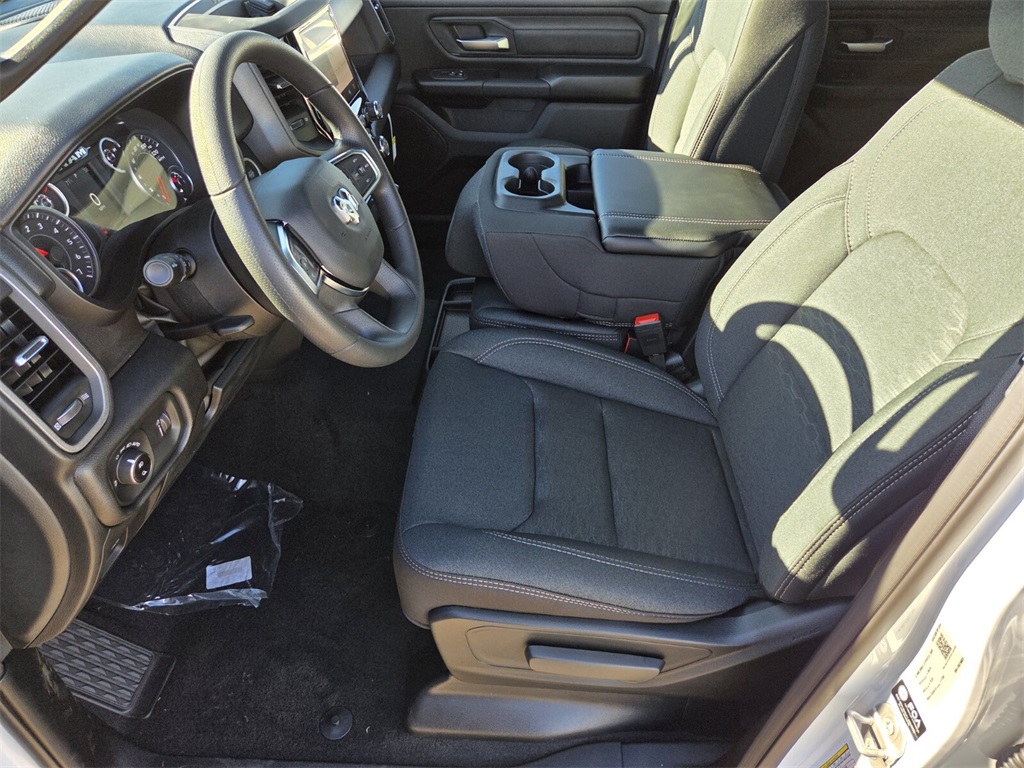 2025 Ram 1500 Tradesman photo 4