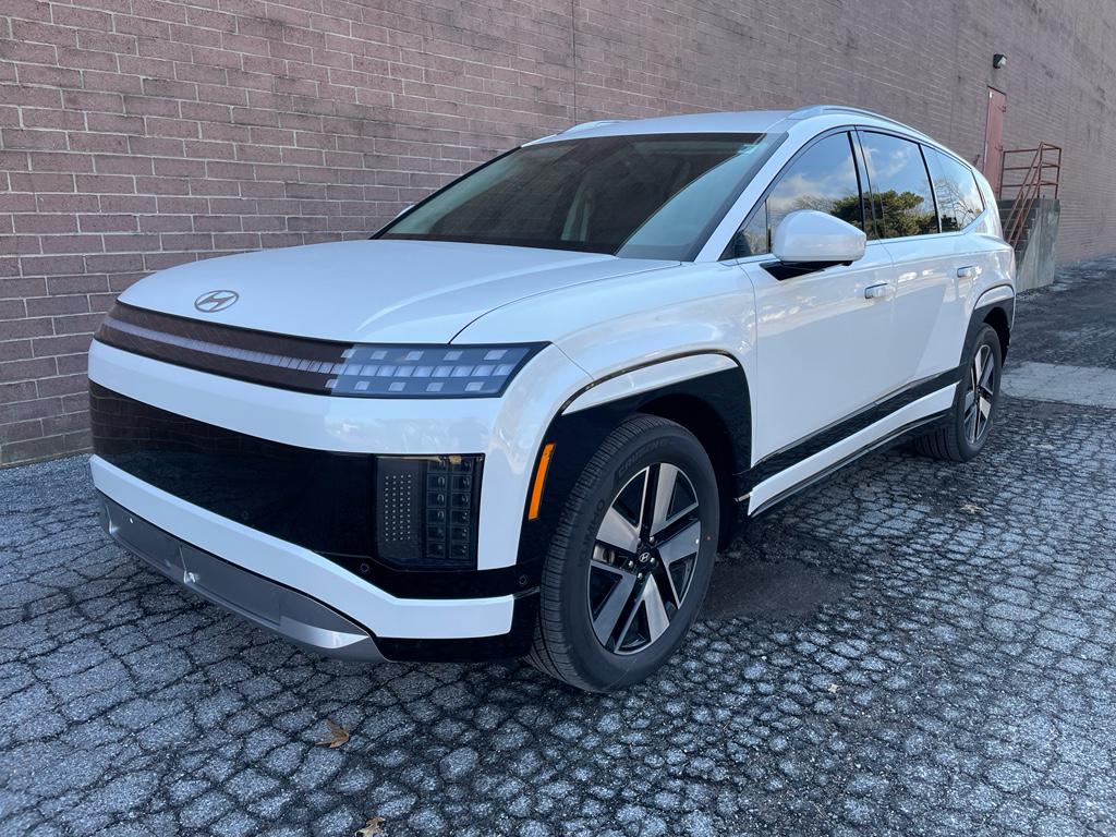 2026 Hyundai IONIQ 9 SEL's photo