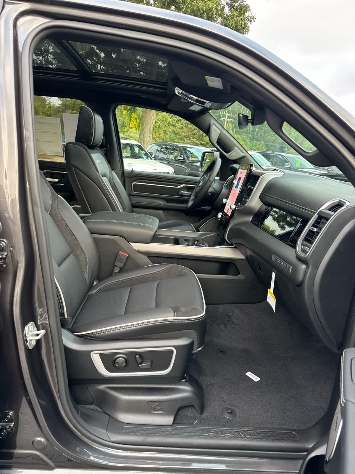 2025 Ram 1500 Laramie photo 21
