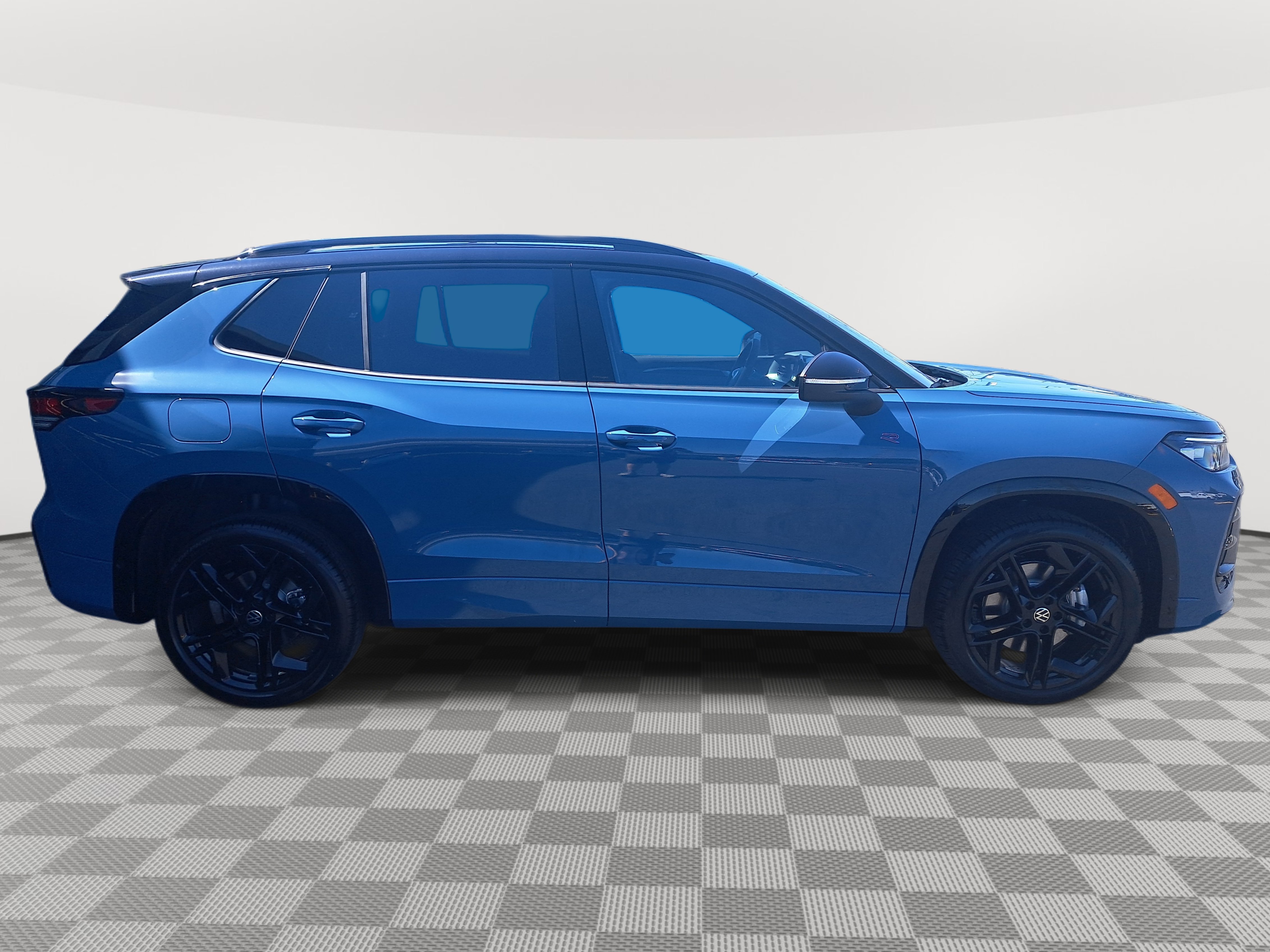 2025 Volkswagen Tiguan SE R-Line Black photo 2