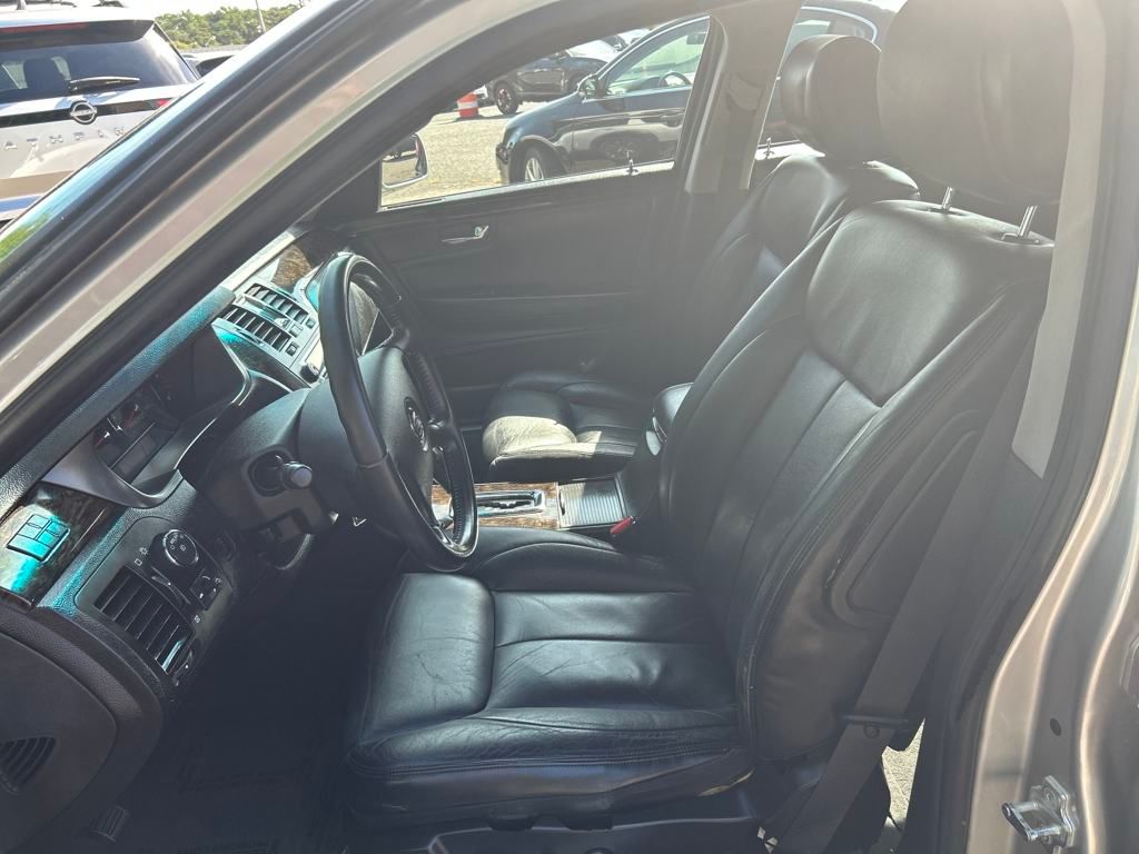 2008 Cadillac DTS Base photo 11