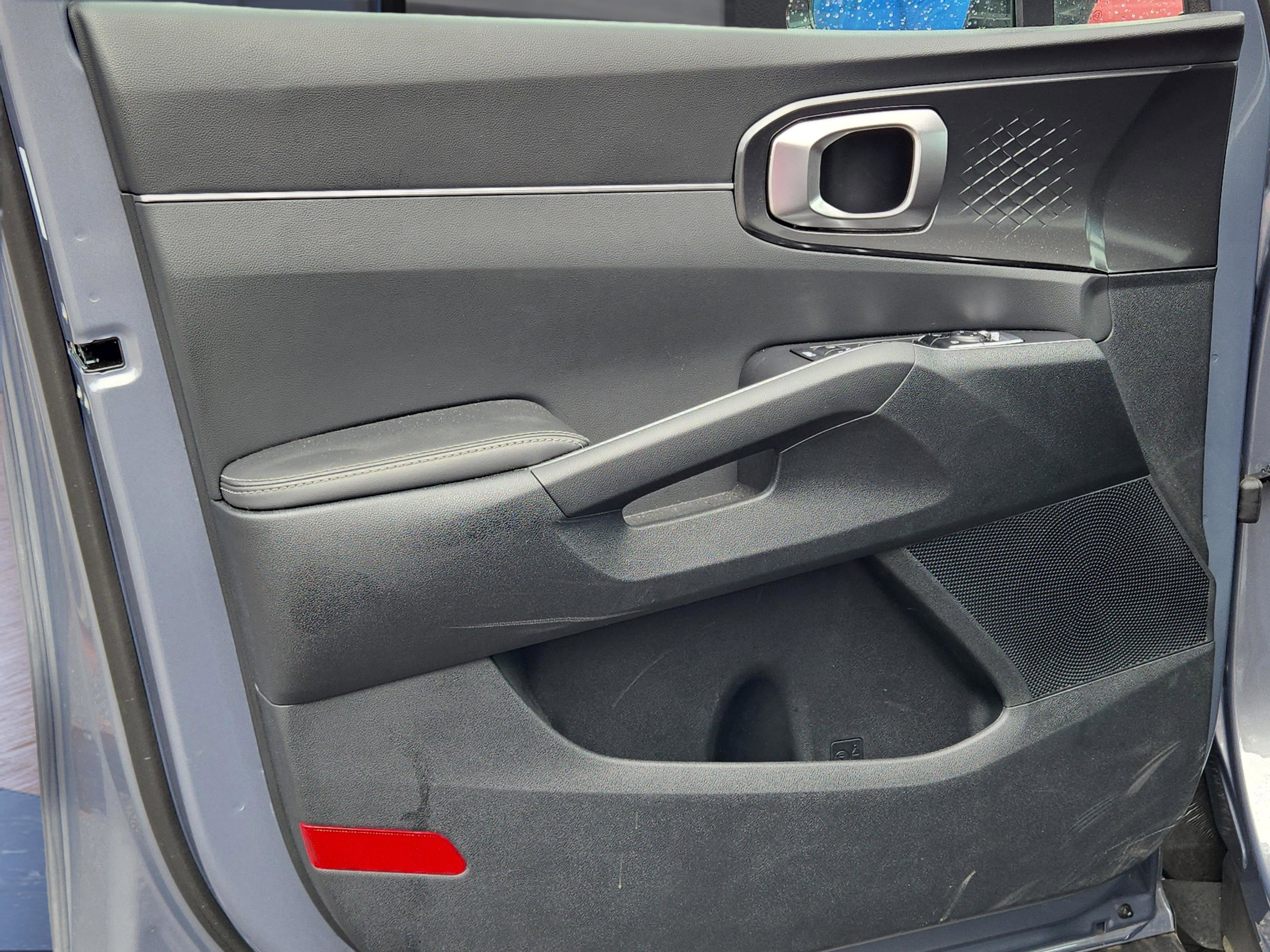 2025 Kia Sorento LX photo 13