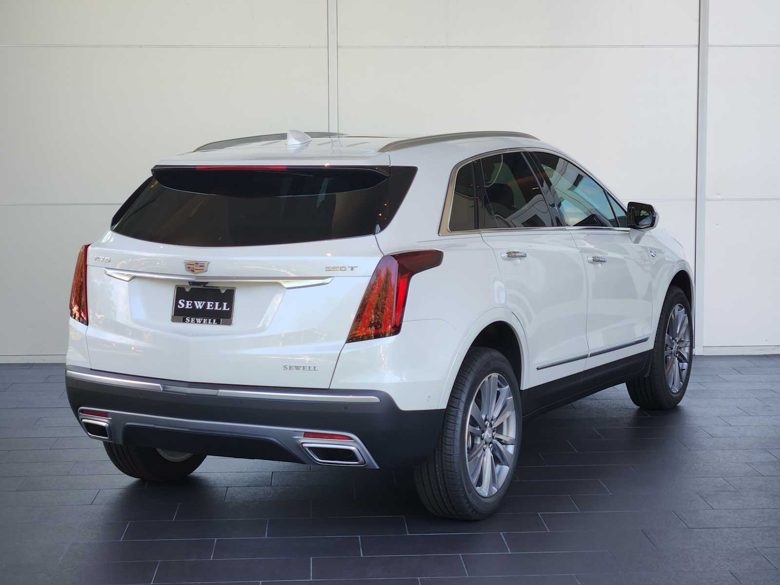2025 Cadillac XT5 Premium Luxury photo 3