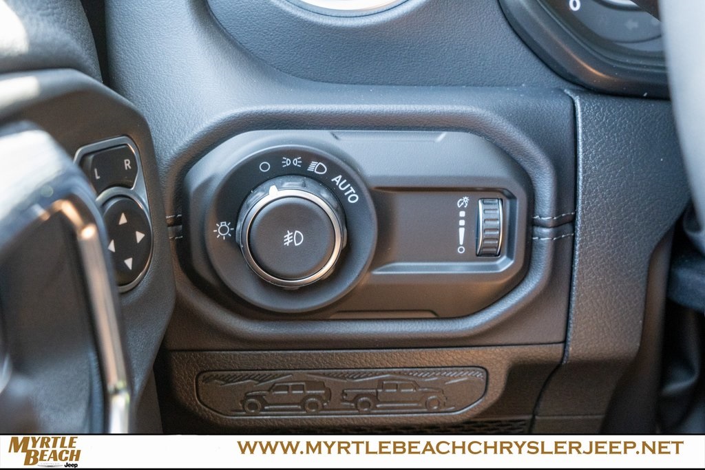 2025 Jeep Wrangler Sahara photo 30
