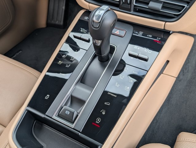 2024 Porsche Macan T photo 15