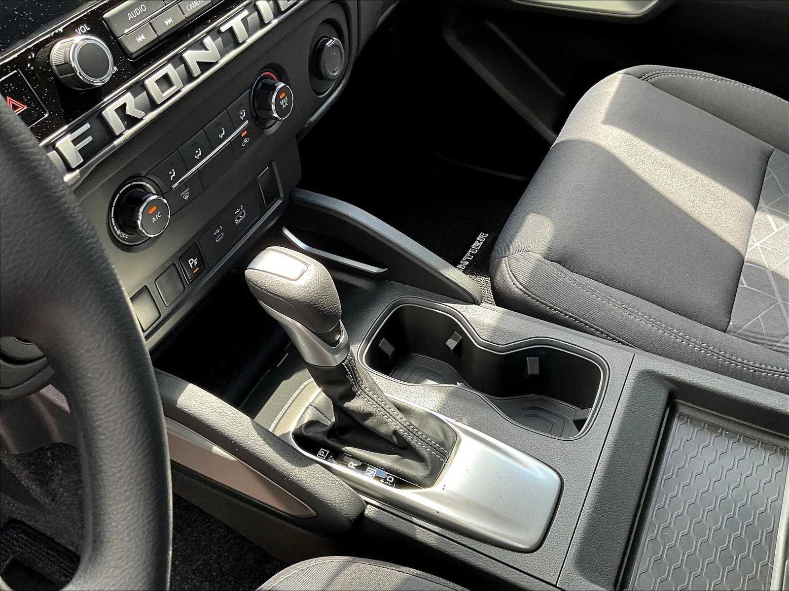 2025 Nissan Frontier SV photo 20