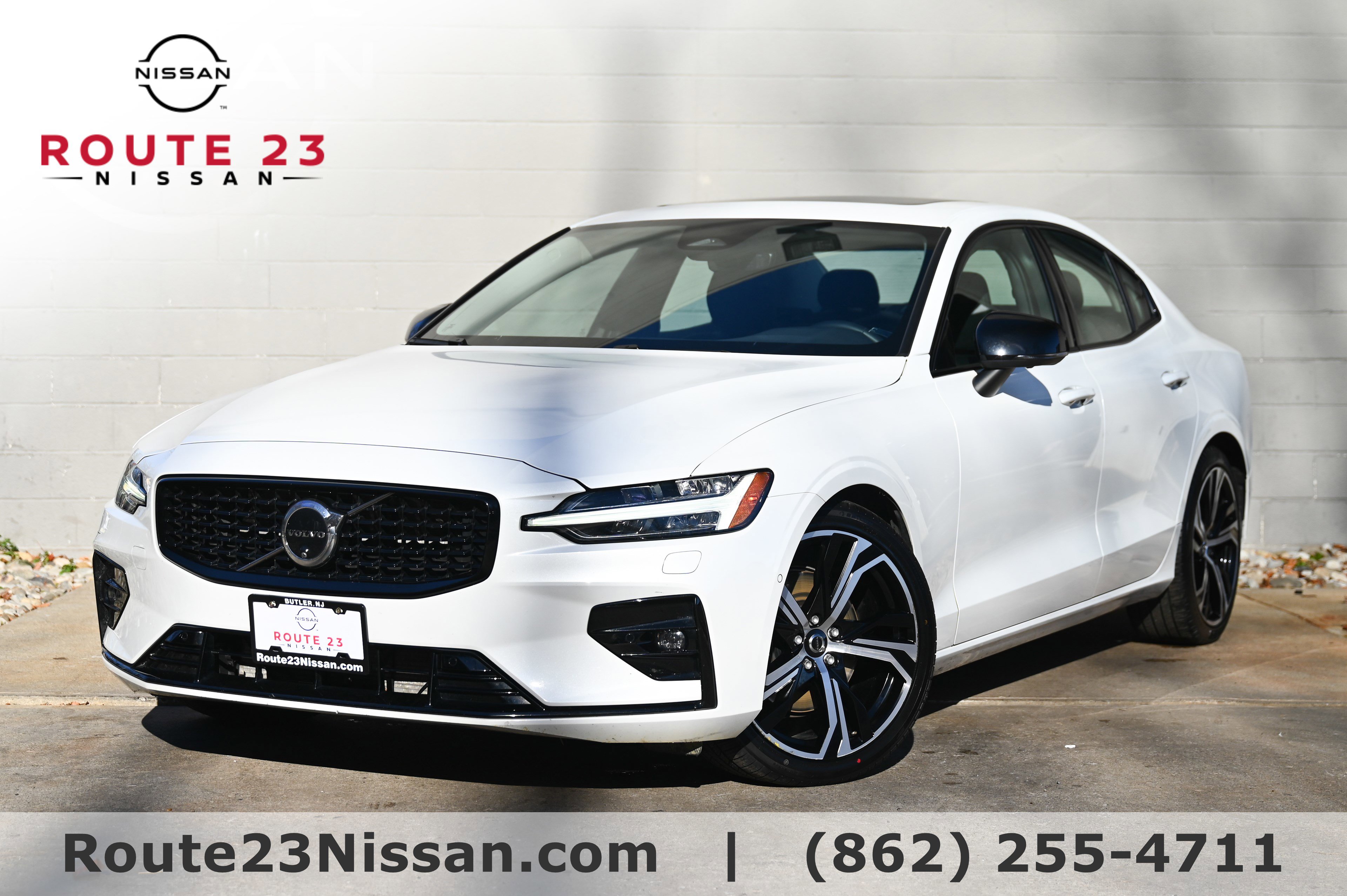 2024 Volvo S60 Plus's photo