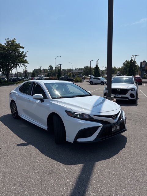 2024 Toyota Camry SE photo 3