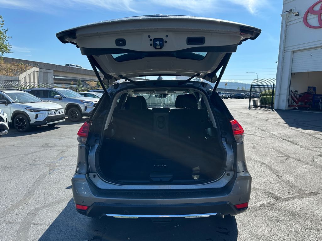 2019 Nissan Rogue SV photo 11