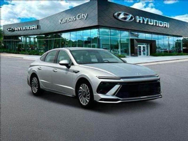 2024 Hyundai Sonata Hybrid SEL photo 3