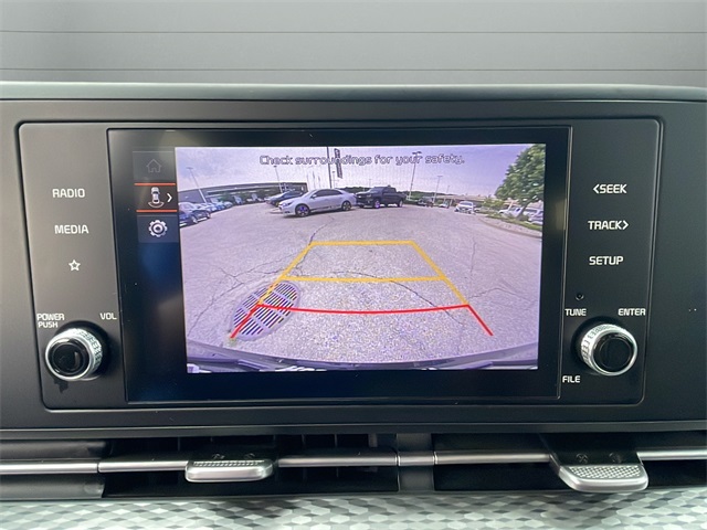 2024 Kia Carnival LX photo 17