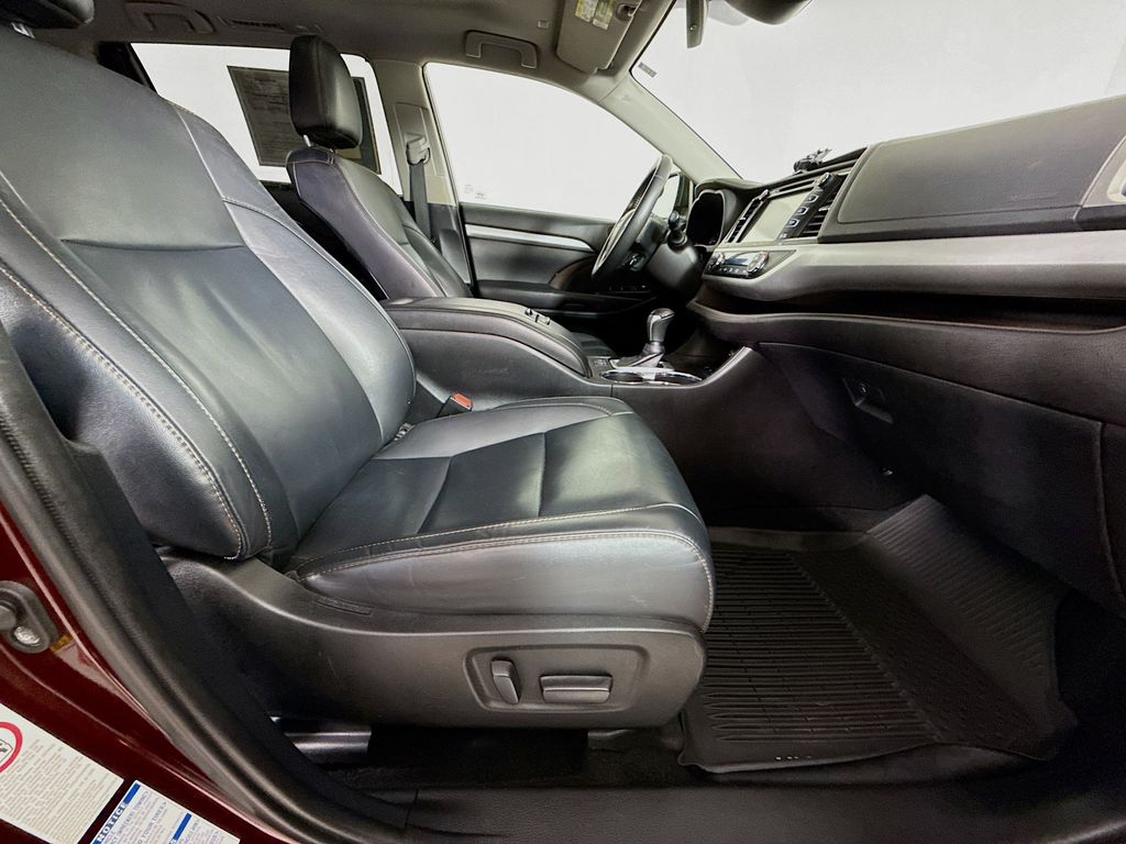 2019 Toyota Highlander XLE photo 31