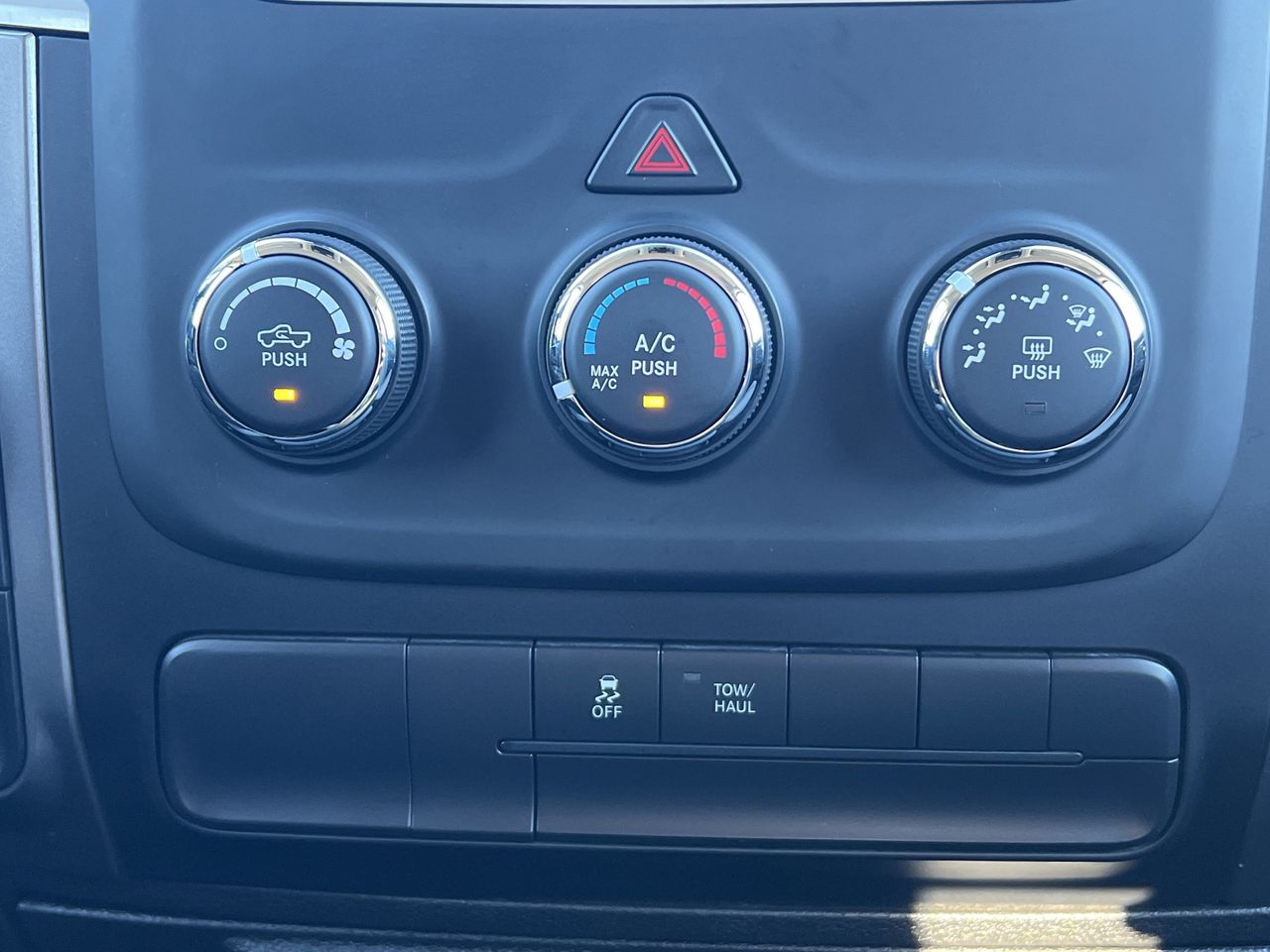 2021 Ram 1500 Classic SLT photo 4