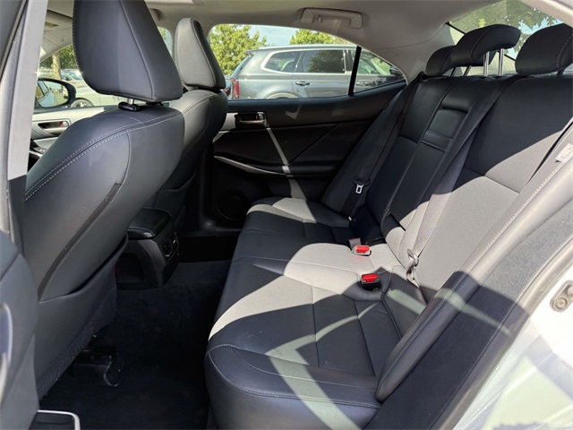 2017 Lexus IS 300 photo 15