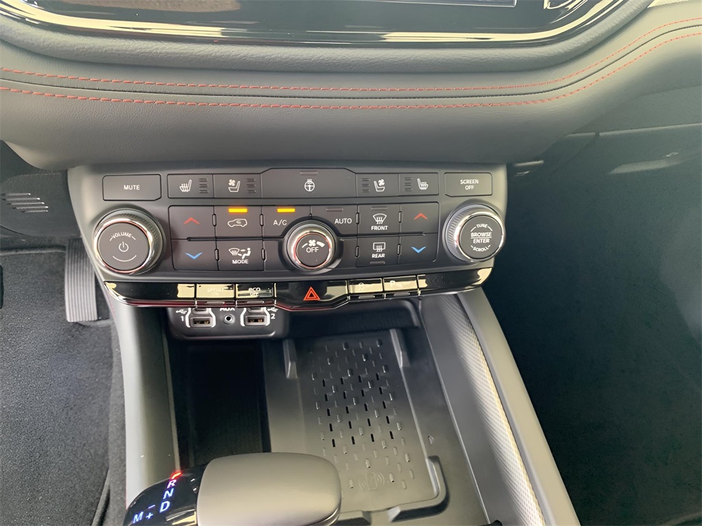 2025 Dodge Durango R/T Plus photo 37