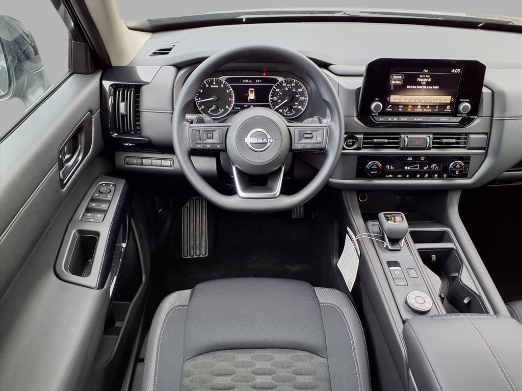 2025 Nissan Pathfinder S photo 3