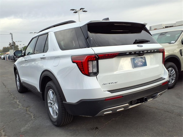 2026 Ford Explorer photo 3