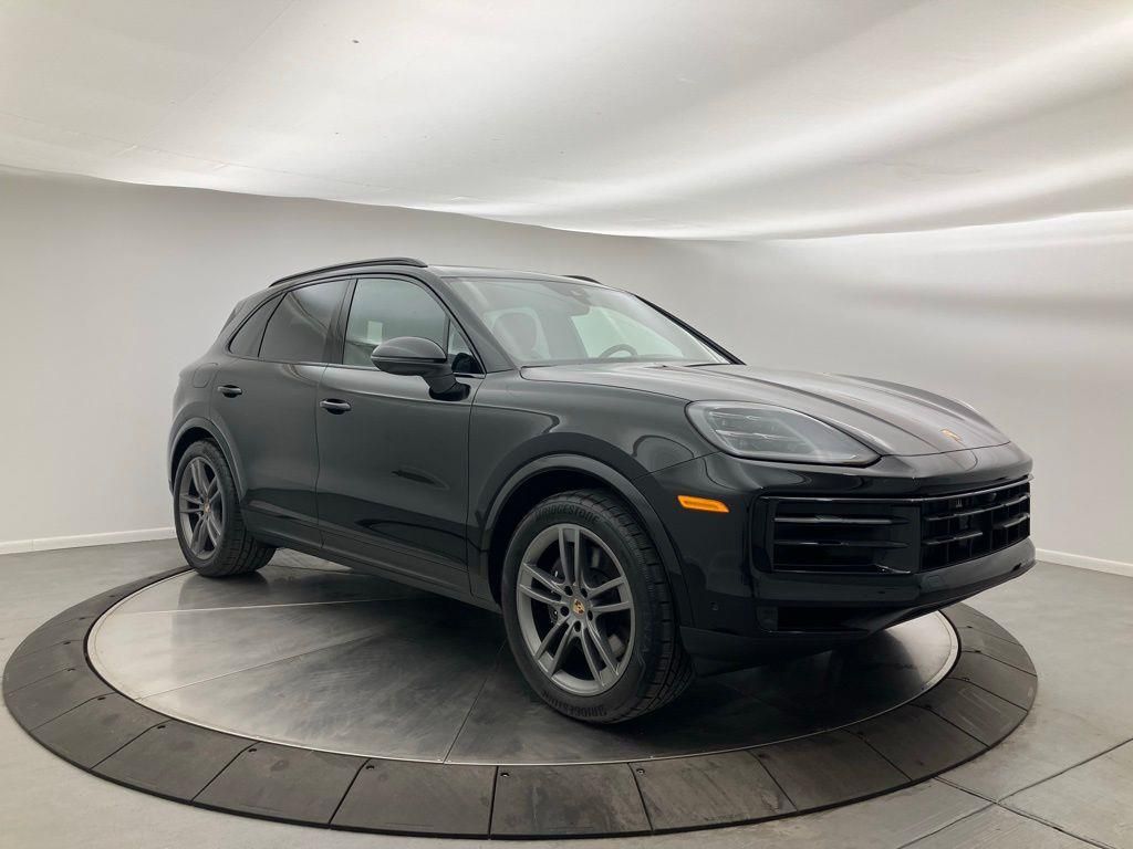 2025 Porsche Cayenne Base photo 6