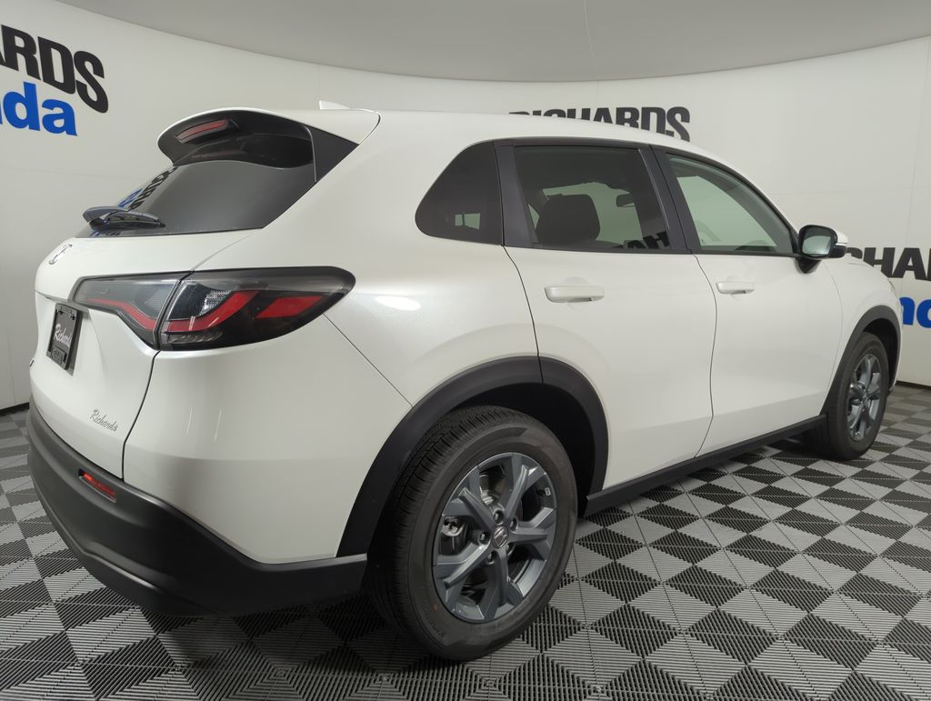 2026 Honda HR-V LX photo 4