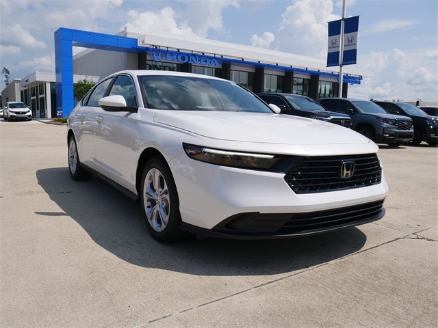 2025 Honda Accord LX's photo