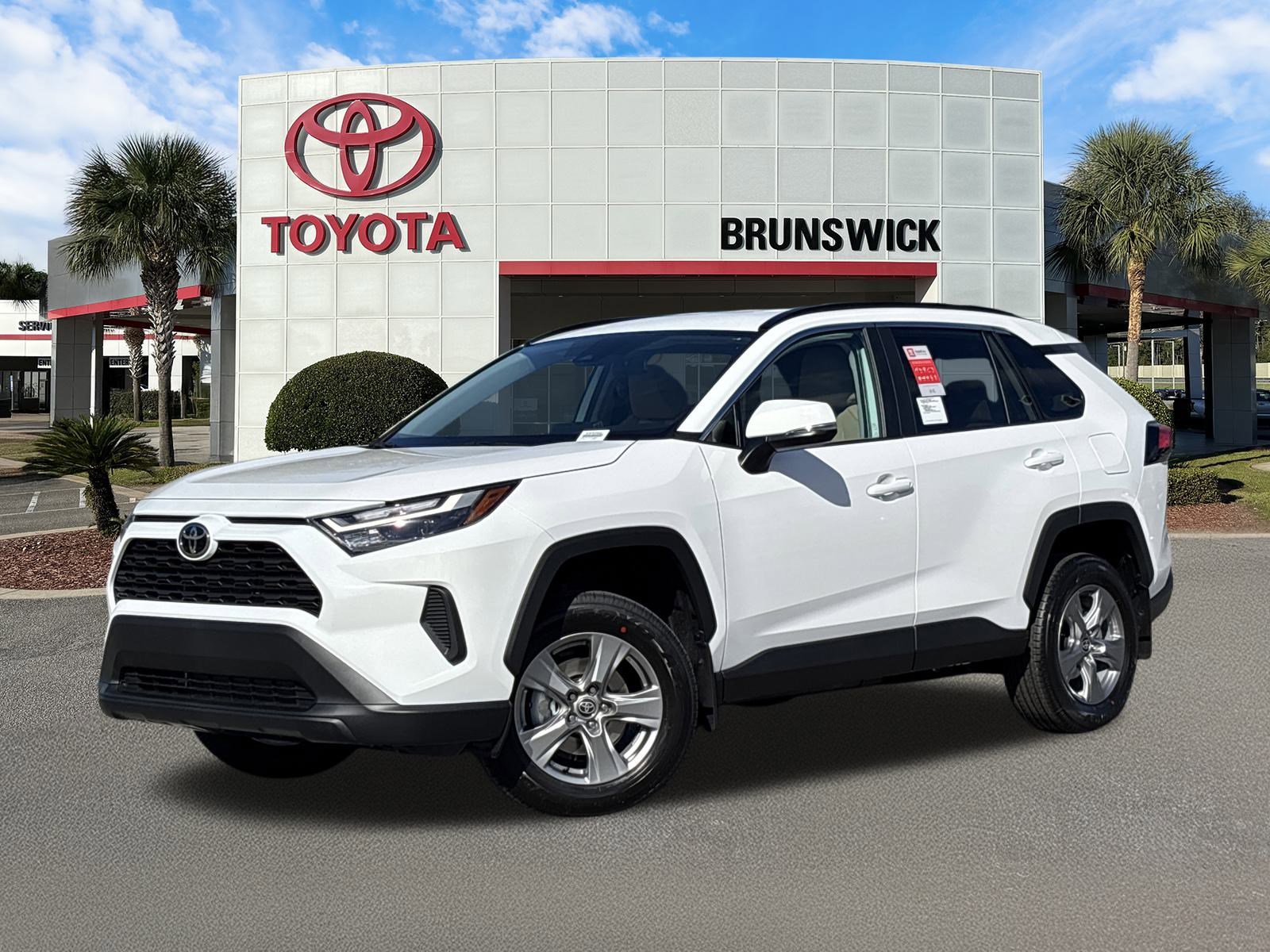 2025 Toyota RAV4 XLE's photo