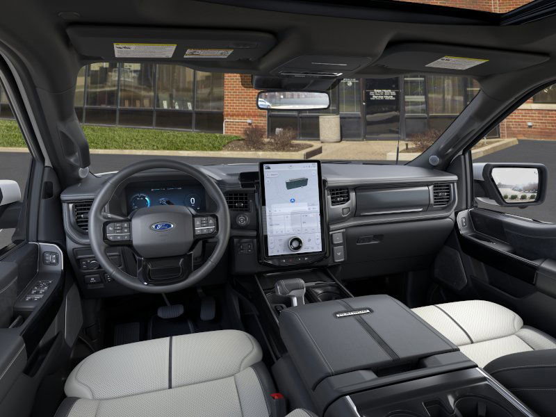 2025 Ford F-150 Lightning Platinum photo 2