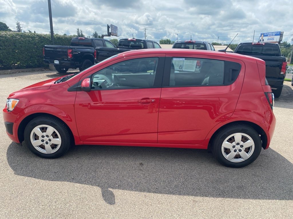 2013 Chevrolet Sonic LS photo 6