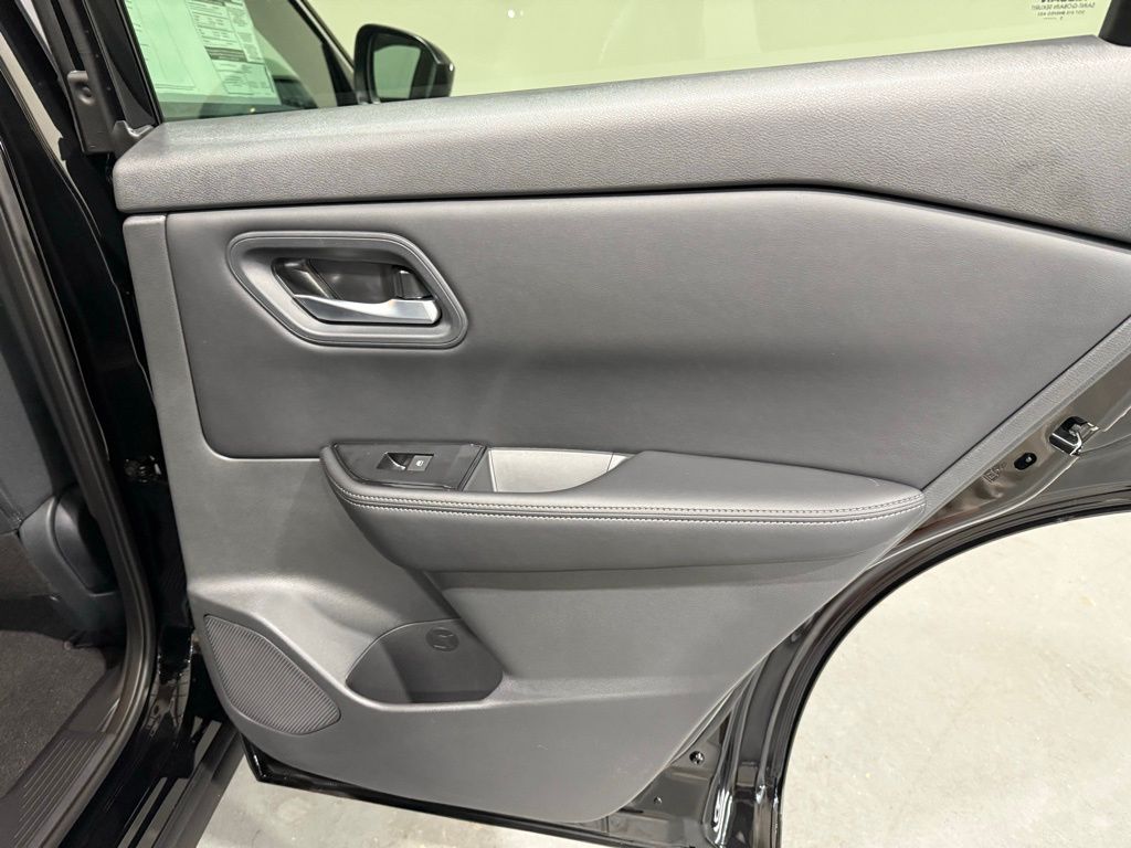 2026 Nissan Rogue SV photo 23