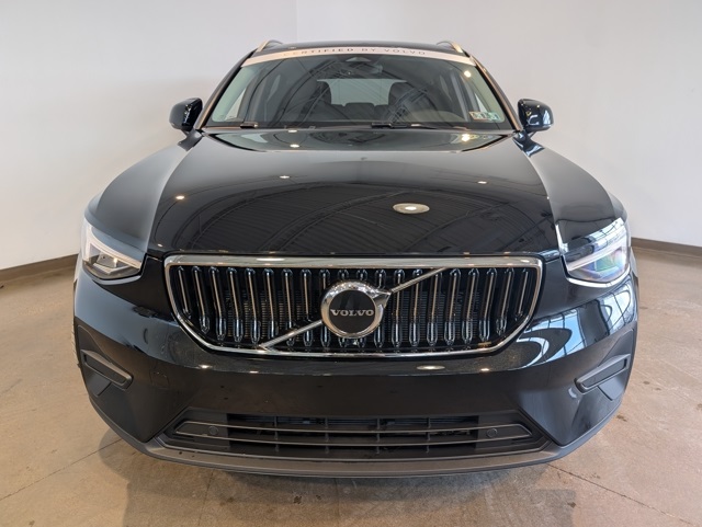 2025 Volvo XC40 Core photo 2