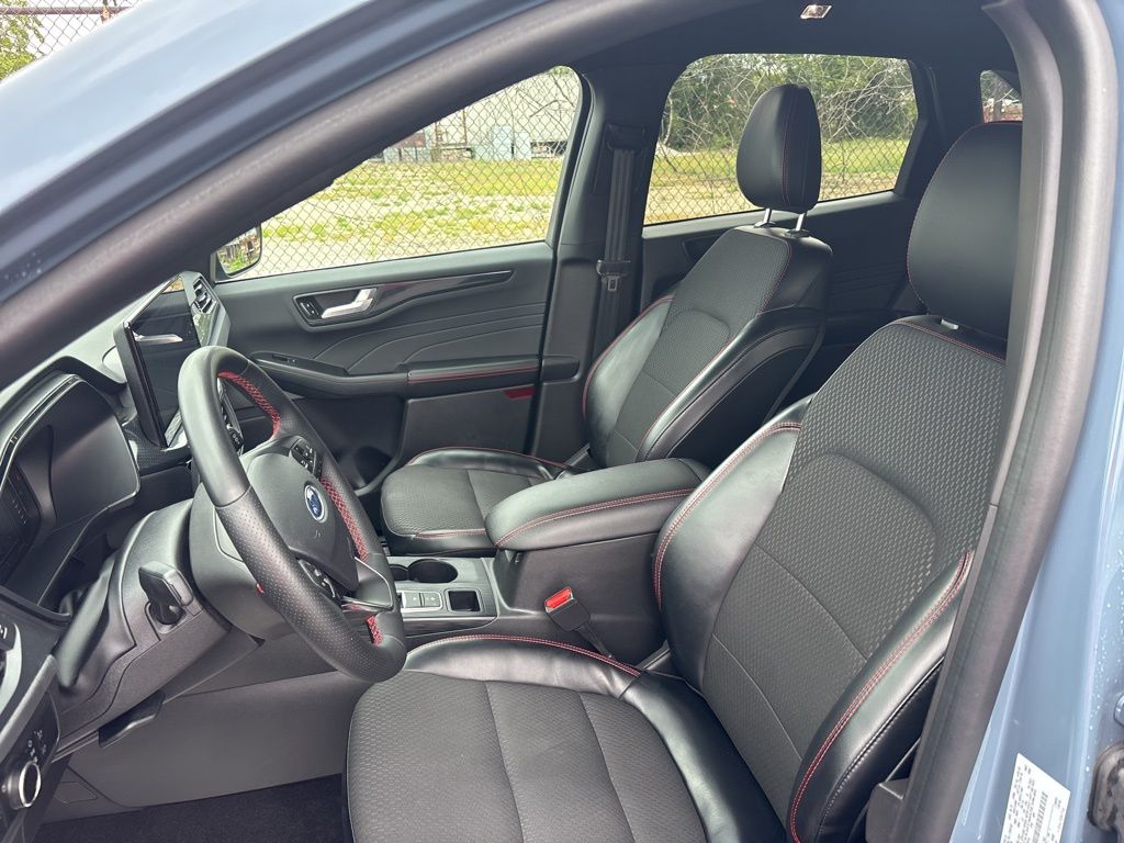2023 Ford Escape ST-Line photo 17