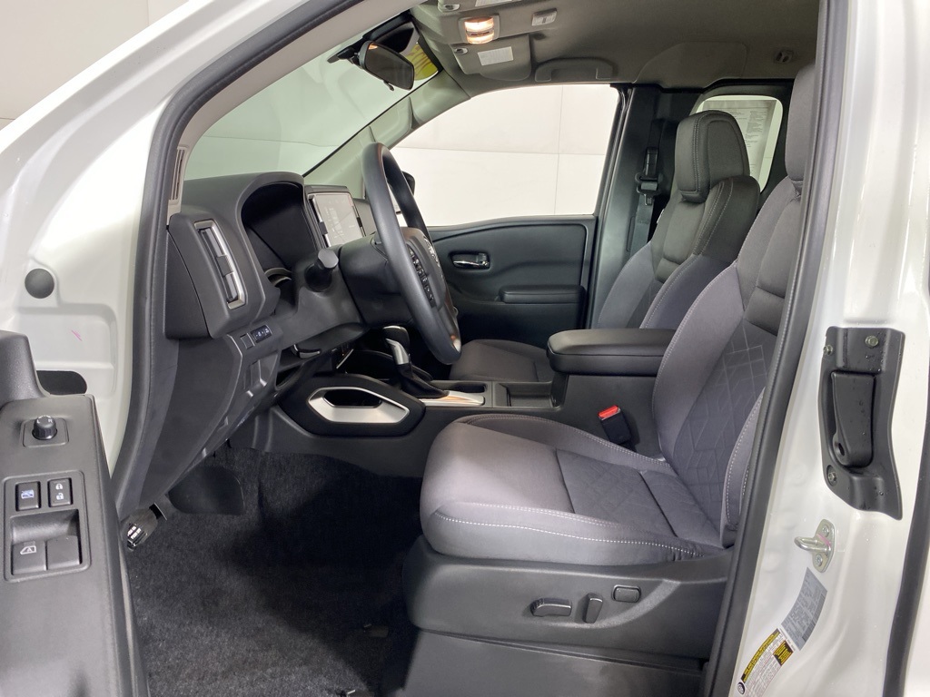 2025 Nissan Frontier SV photo 2