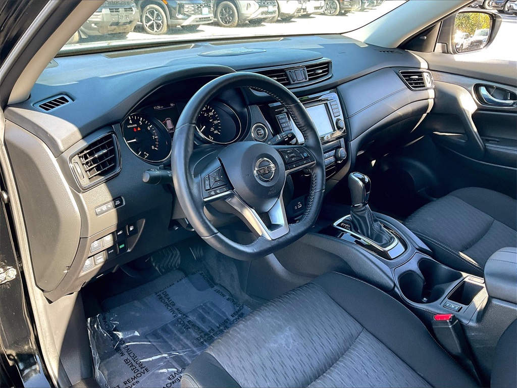 2019 Nissan Rogue SV photo 8