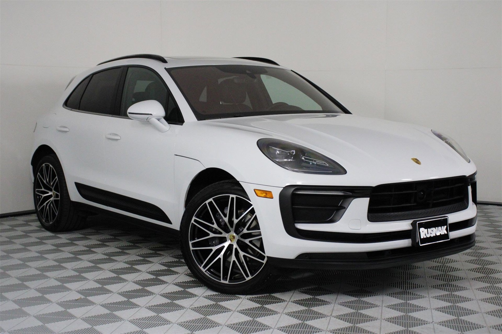 2025 Porsche Macan photo 9