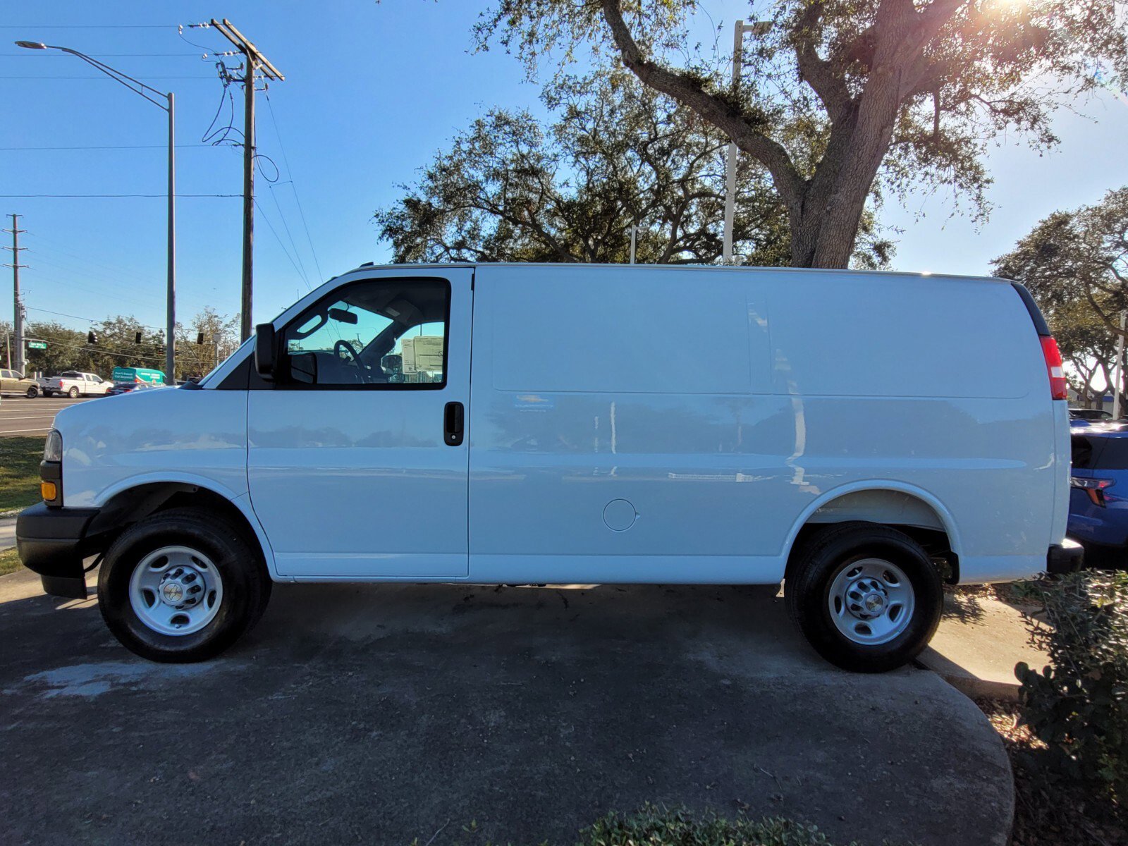 2025 Chevrolet Express Cargo 2500 photo 4