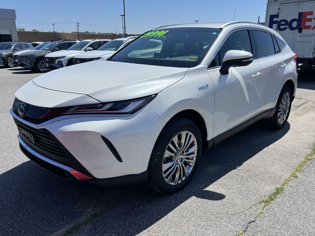 2021 Toyota Venza XLE photo 2