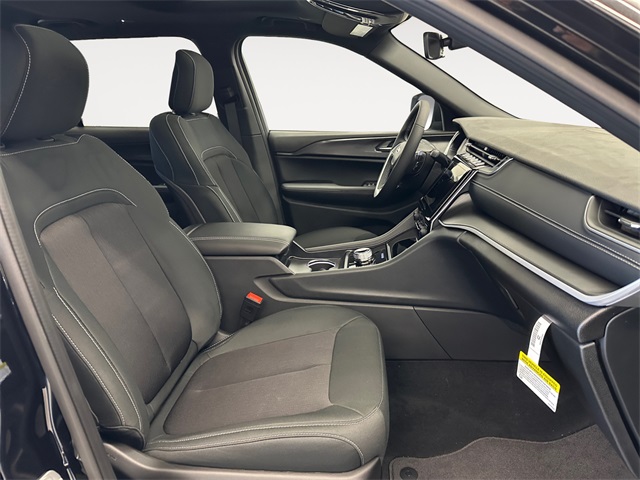 2025 Jeep Grand Cherokee Laredo photo 15