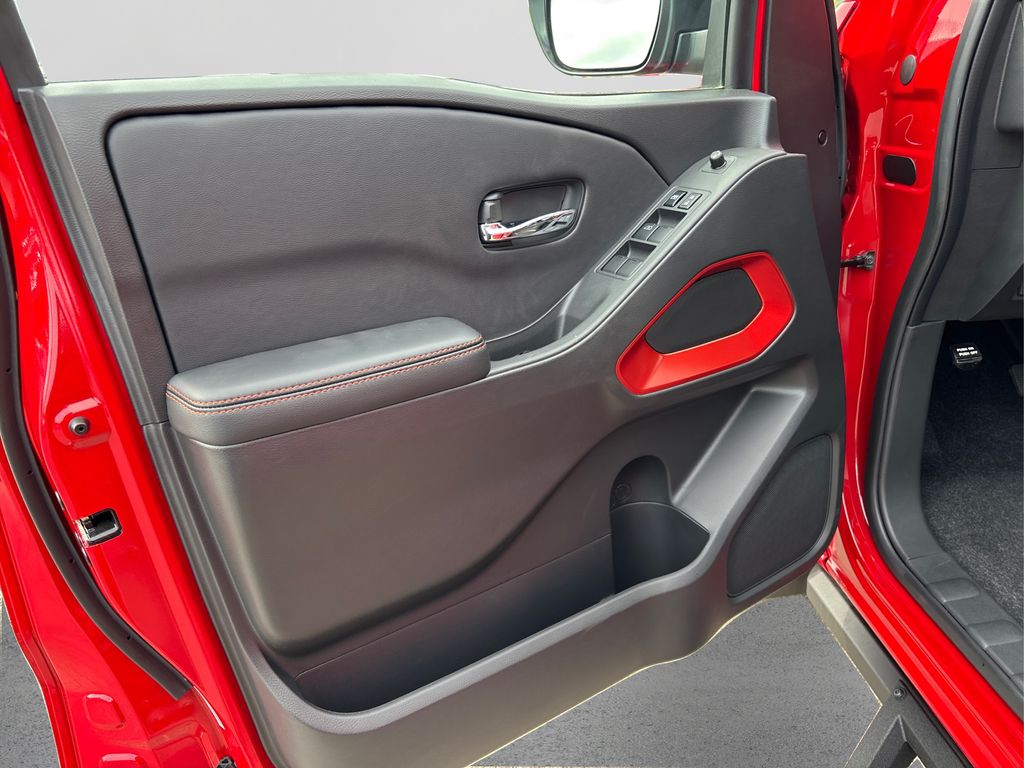 2025 Nissan Frontier PRO-4X photo 11