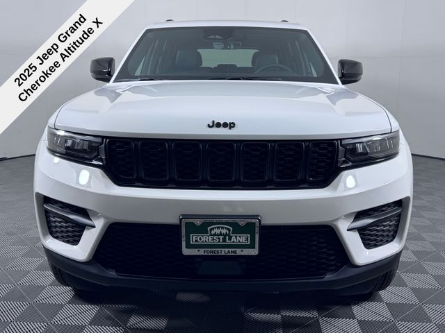 2025 Jeep Grand Cherokee Altitude photo 3