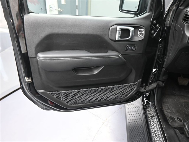 2023 Jeep Wrangler Sahara photo 14