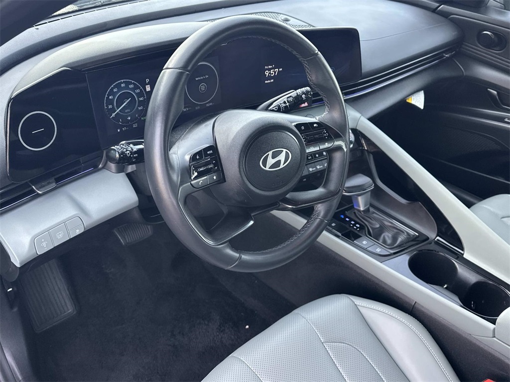 2025 Hyundai Elantra Hybrid Limited photo 2